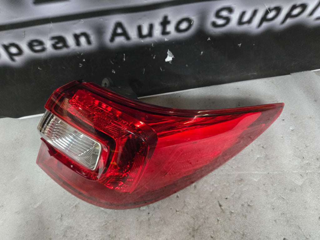 2015-2019 SUBARU OUTBACK HALOGEN HALOGEN REAR RIGHT RH TAIL LIGHT OEM