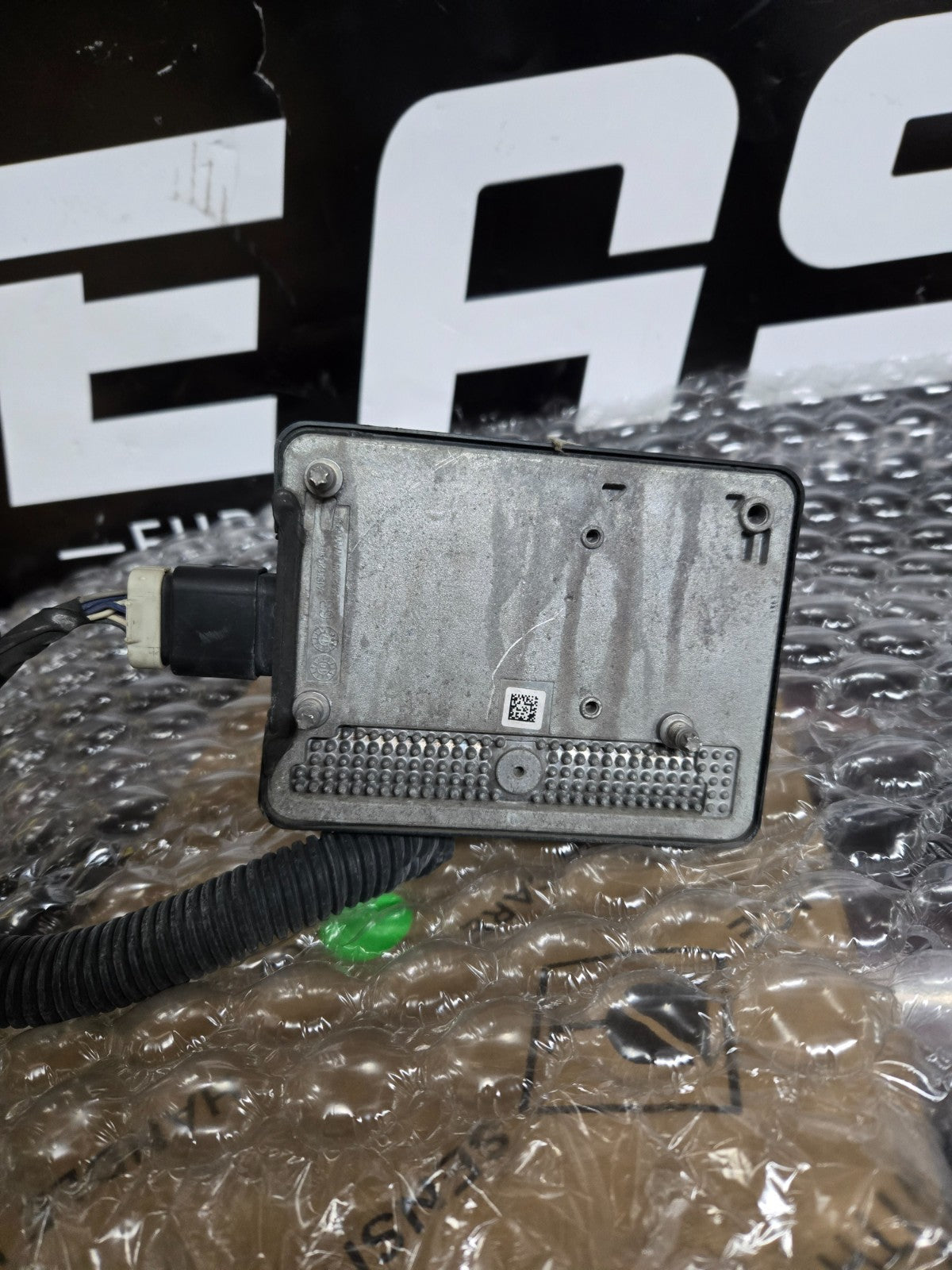 2017-2019 CADILLAC ESCALADE FORWARD RANGE RADAR SENSOR MODULE OEM 84396959
