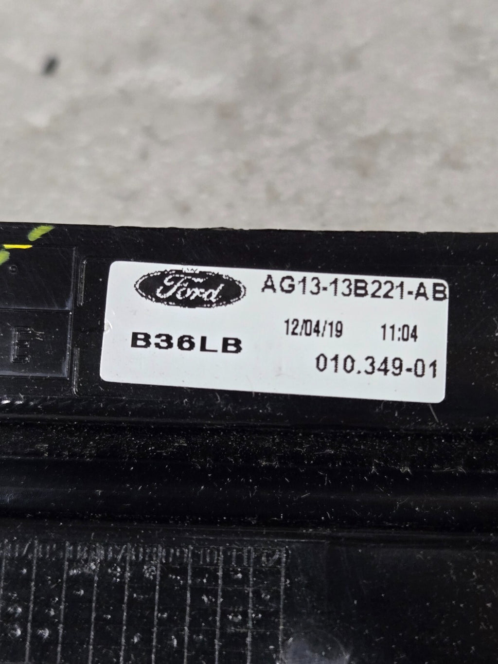 2010-2019 FORD TAURUS FRONT LEFT DRIVER TURN SIGNAL FOG LIGHT RUNNING LAMP OEM