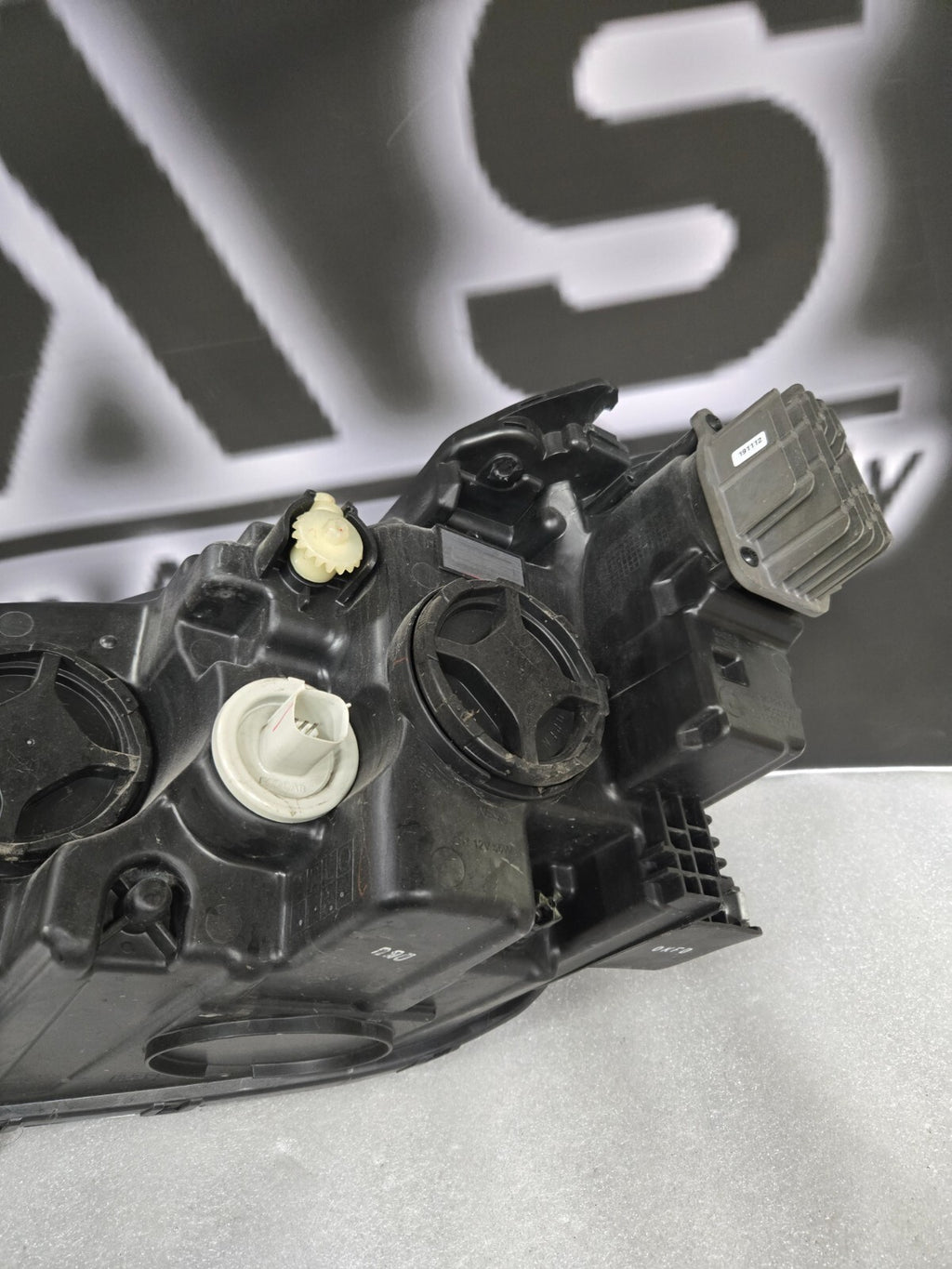 2020-2023 Buick Encore GX Halogen w/ LED Headlight Right Passenger OEM 42745768