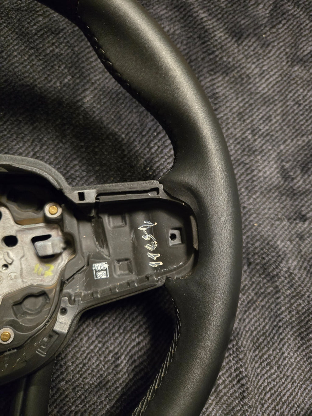 NEW Volvo XC40 Steering Wheel, 3 Spoke - 32366941 OEM 