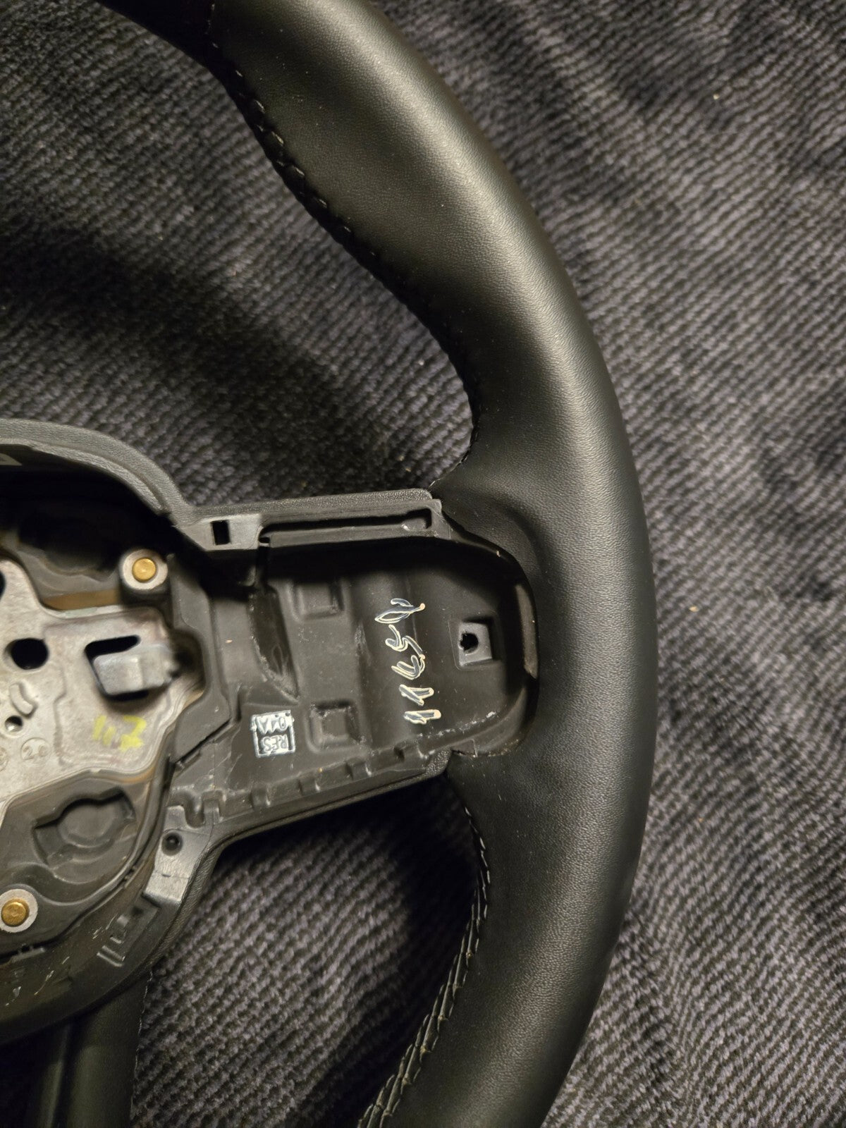 NEW Volvo XC40 Steering Wheel, 3 Spoke - 32366941 OEM 