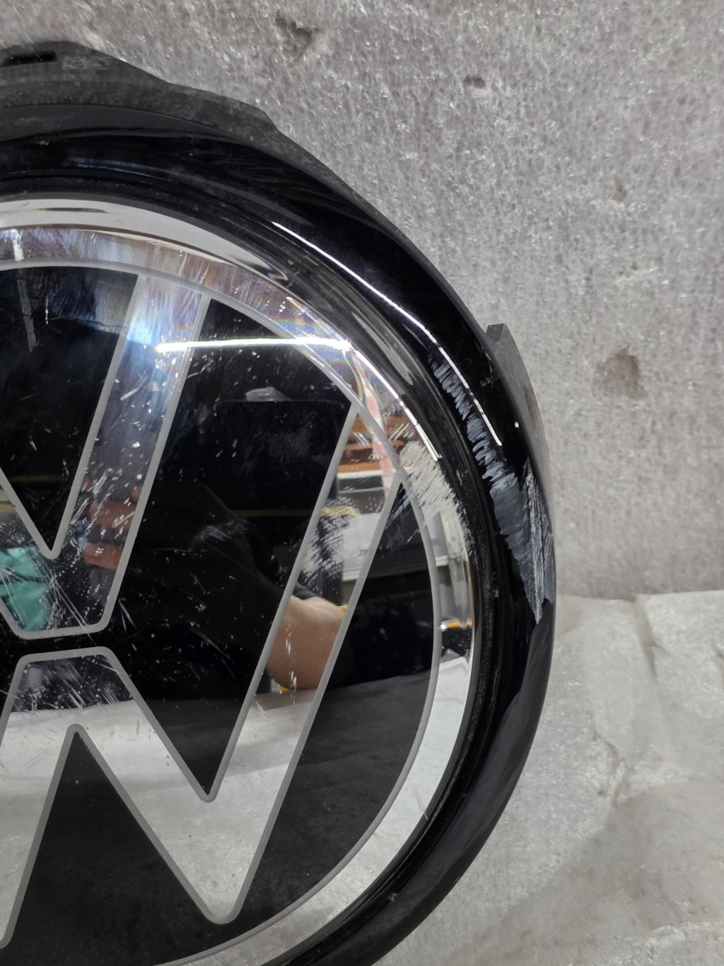 Volkswagen Tiguan III VW Logo Emblem Illuminated Ambient Lighting 571941600 OEM