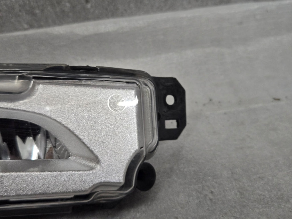 2019-2023 BMW G05 G06 G07 X5 X6 X7 Front Right RH LED Fog Light 63177406366 OEM
