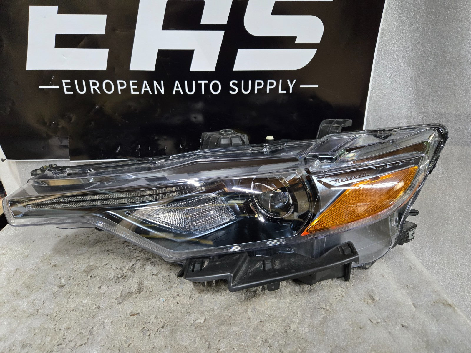 2017 - 2020 Maserati Levante M161 Left Driver Side Xenon Headlight OEM 670034642