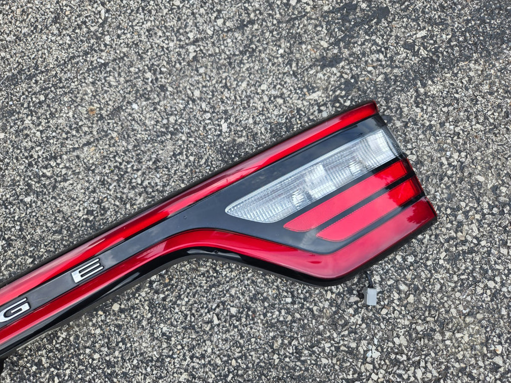 2014-2022 DODGE DURANGO REAR CENTER TAIL LIGHT W/CAMERA CUT OUT OEM 68155950AF