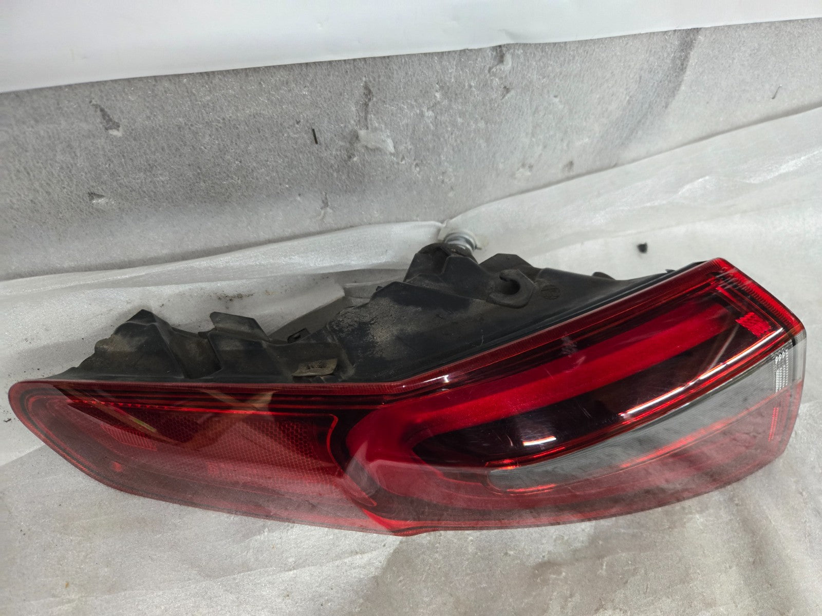 2017-2023 Alfa Romeo Stelvio Rear Left Outer LED Tail Light Lamp OEM 20801999