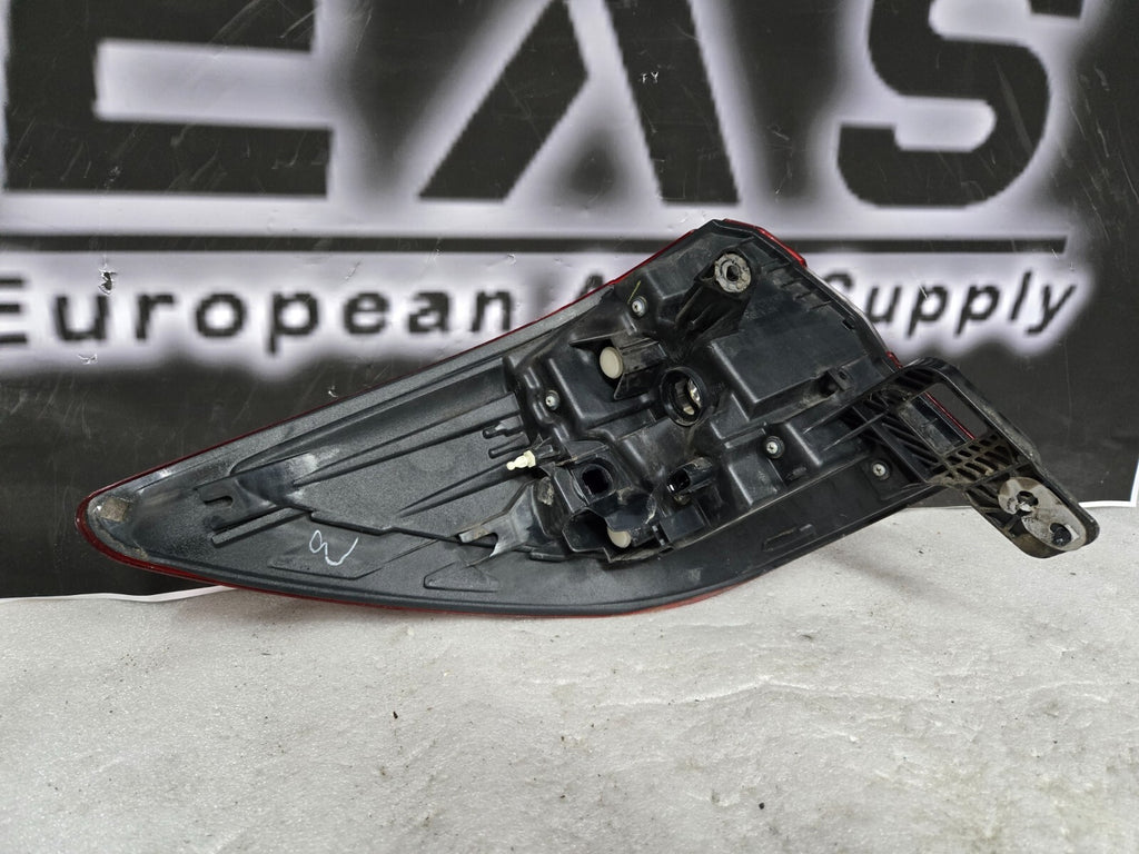 2015-2019 SUBARU OUTBACK HALOGEN HALOGEN REAR RIGHT RH TAIL LIGHT OEM