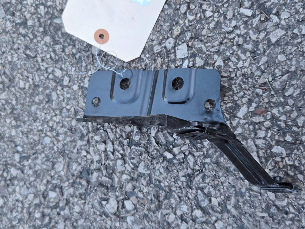 New Genuine GM Bracket 23393858 / 23393858 OEM