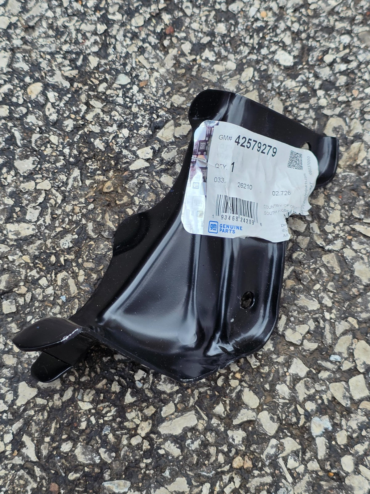 Genuine GM Driver Side Headlamp Bracket 42579279 NEW OEM