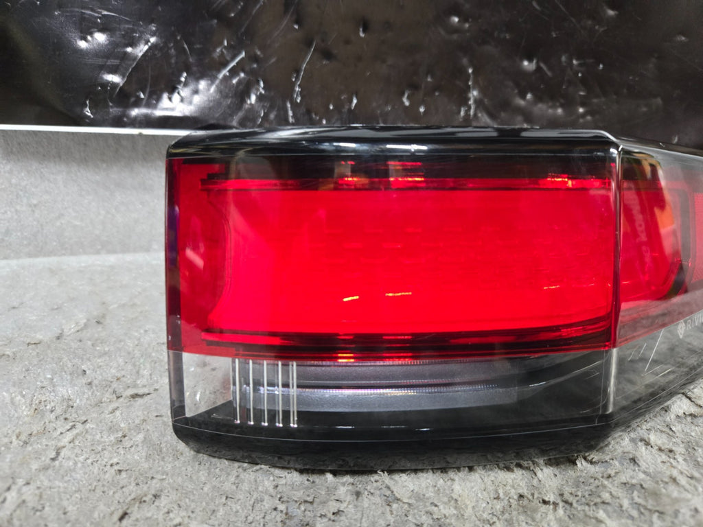 2022-2024 Rivian R1S R1T Right RH Passenger OUTER Tail Light OEM PT00000469-K