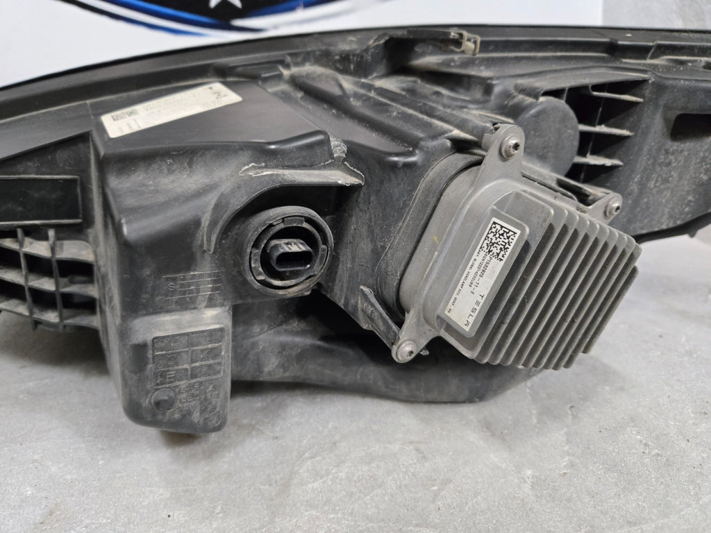 2022-2024 Tesla Model S Plaid Right RH Passenger LED Headlight OEM 1563714-95-C