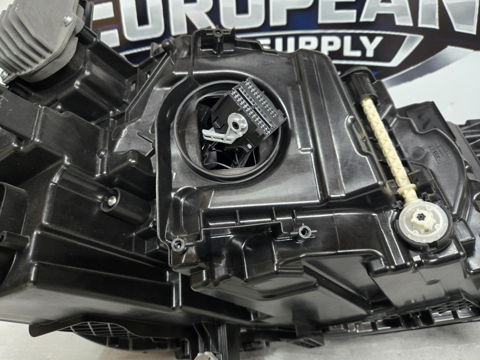 2022-2025 BMW iX xDrive40 xDrive50 LED Headlight Left LH Non-Laser OEM 5A3CE95
