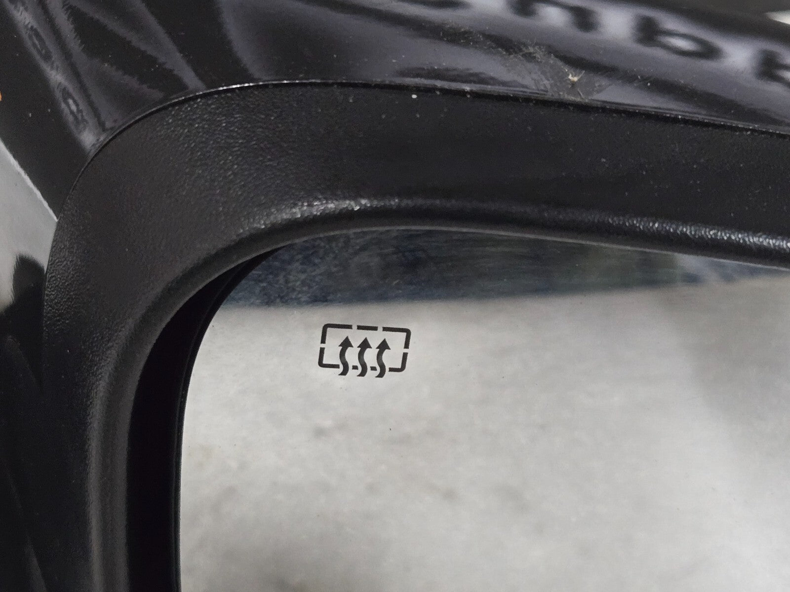2011-2018 Jeep Cherokee Front Right RH Passenger Side View Mirror E11026536 OEM