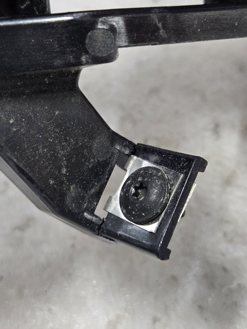 2019-2024 BENTLEY CONTINENTAL GT FRONT DRIVER SIDE RADAR BRACKET 3SD807440 OEM
