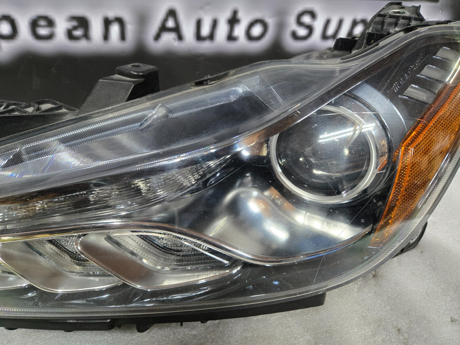 2014-2017 Maserati Ghibli Left LH Driver Xenon HID Headlight OEM 670005476