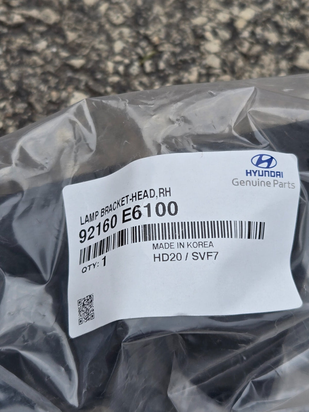 2016-2017 Hyundai Sonata Hybrid 92160-E6100 Headlight Lamp Bracket RH OEM