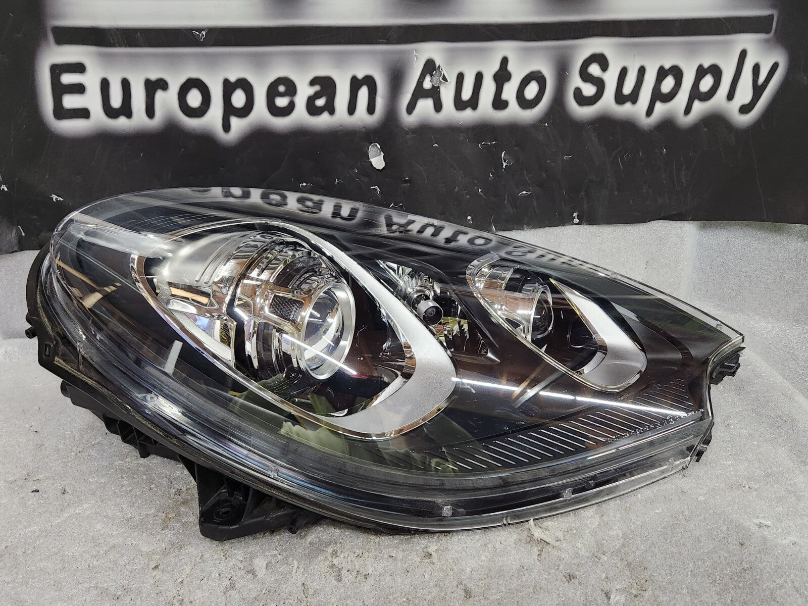 2015 2016 2017 PORSCHE MACAN HEADLIGHT XENON HID RIGHT PASSENGER 95B941032CS OEM