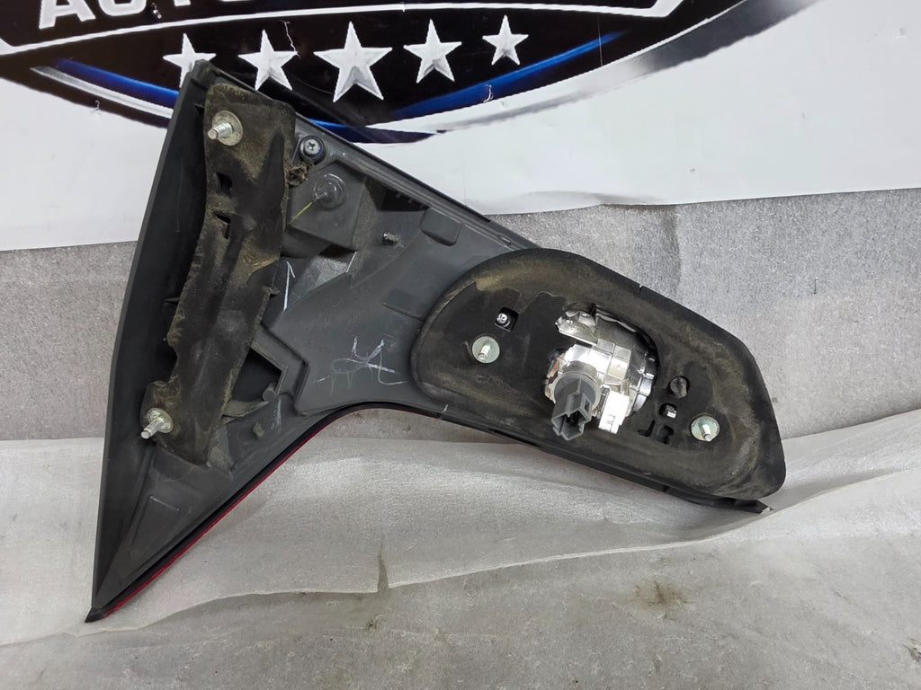 2016-2018 HONDA HR-V HRV RIGHT PASSENGER SIDE RH INNER TAIL LIGHT BRAKE LAMP OEM