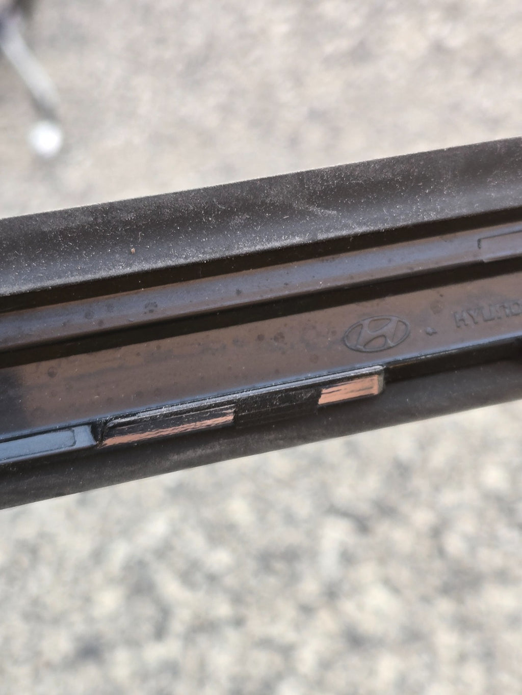 2019-2020 HYUNDAI SANTA FE FRONT RH WINDSHIELD MOLDING TRIM OEM 86140-S1000