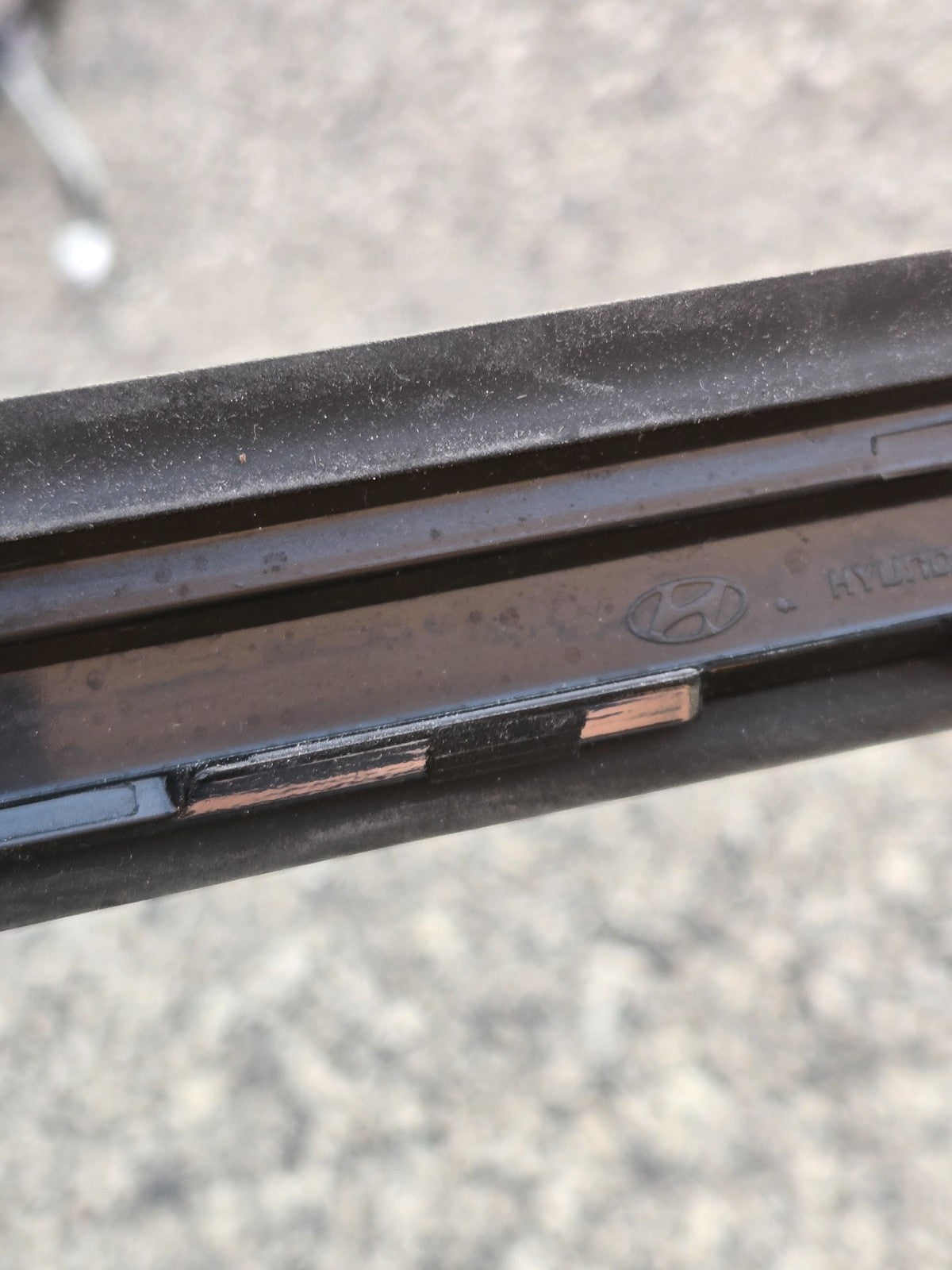 2019-2020 HYUNDAI SANTA FE FRONT RH WINDSHIELD MOLDING TRIM OEM 86140-S1000