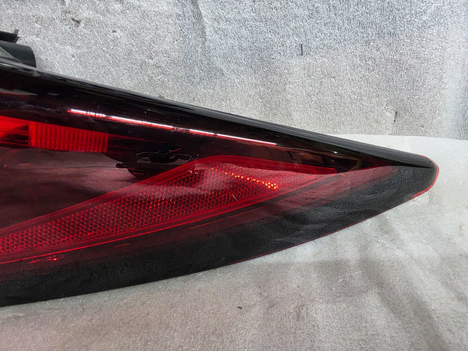2022-2024 Acura MDX Right RH Passenger OUTER Tail Light LED OEM 33550TYAA02