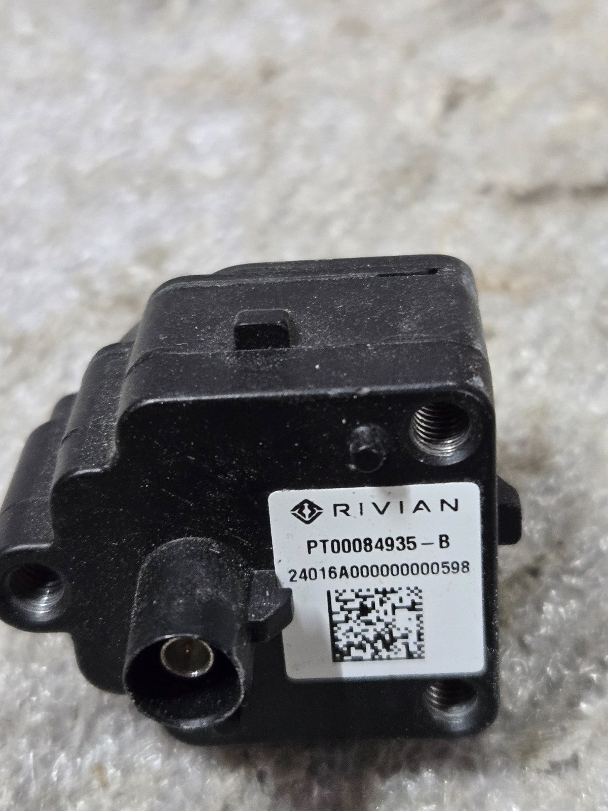 2022 - 2024 RIVIAN R1S FRONT LEFT DRIVER SIDE FENDER CAMERA OEM PT00084935B