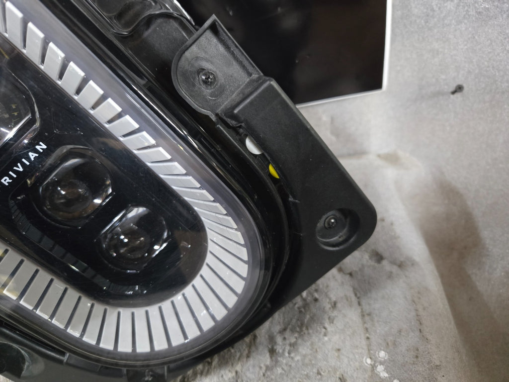 2022-2024 RIVIAN R1T R1S RIGHT PASSENGER SIDE RH HEADLIGHT LED OEM PT00000464-P
