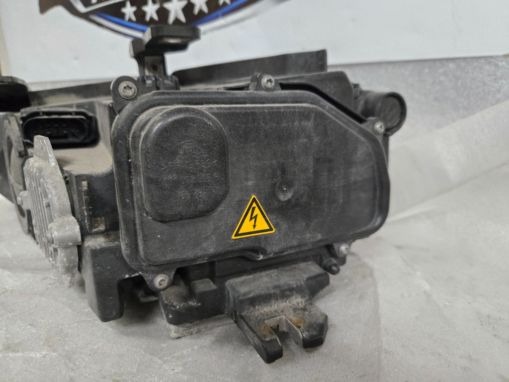 2016-2018 Audi Q3 OEM Right Passenger Headlight Complete HID Xenon 8U0941006E
