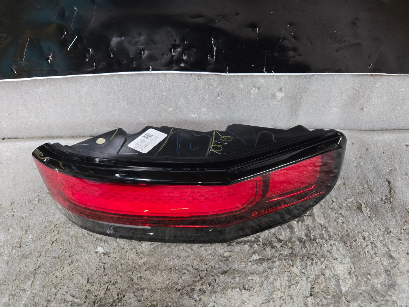 2022-2024 Rivian R1T LED Tail Light Lamp Right Passenger PT00003888 OEM