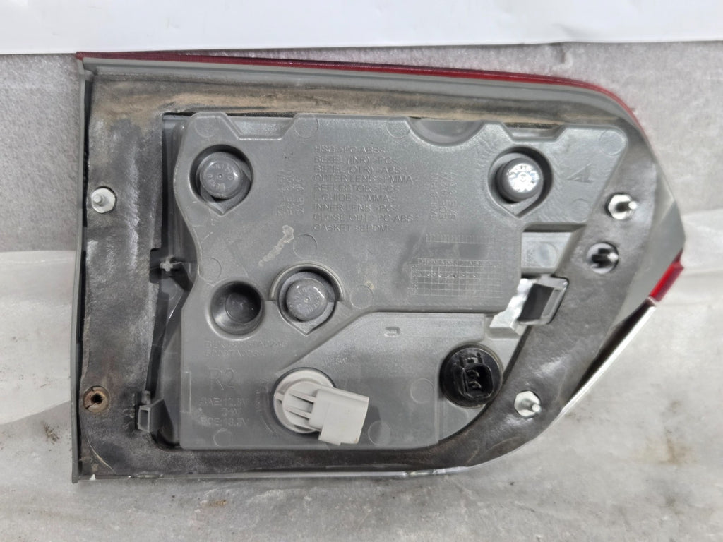 2014-2021 Jeep Grand Cherokee Right RH Rear LED Tail Light P68110046AC OEM