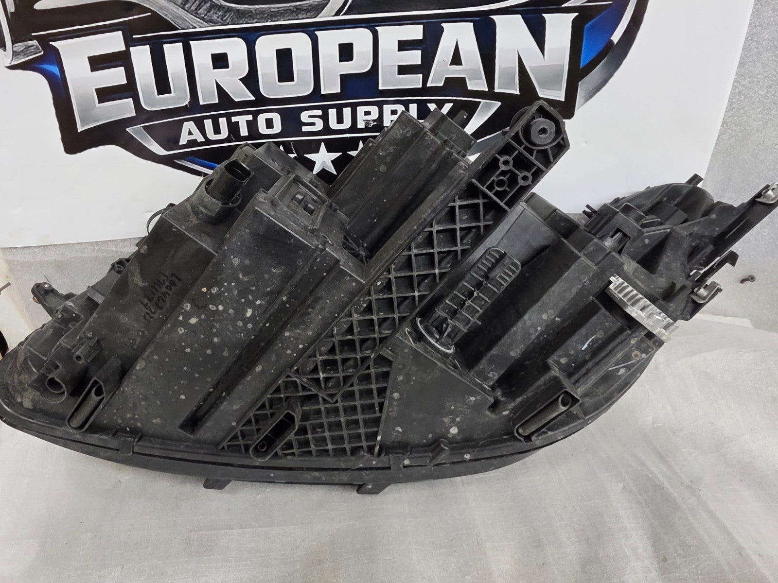 2022 2023 2024 Volkswagen Tiguan LED Headlight Right RH Passenger 5NL941036A OEM
