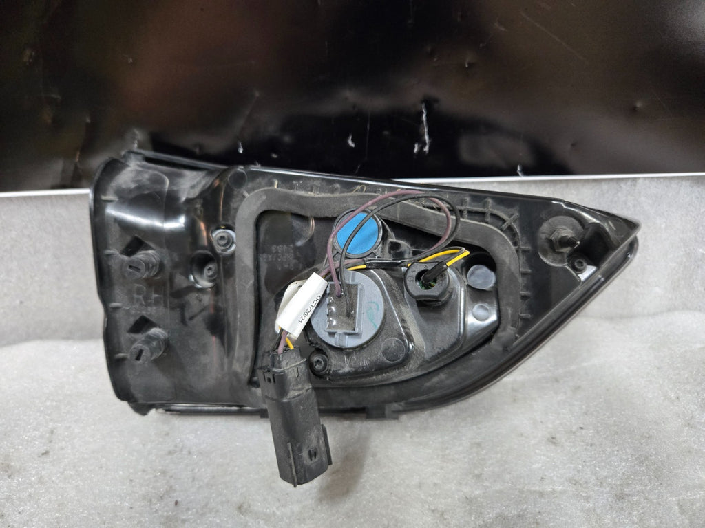 2019-2021 FORD ESCAPE REAR Right Passenger TAIL LIGHT LAMP OEM LJ6B-13A602-AL