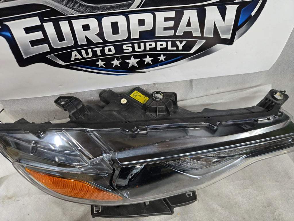 2017-2020 Maserati Levante Xenon Right HID Headlight 670034640 OEM COMPLETE