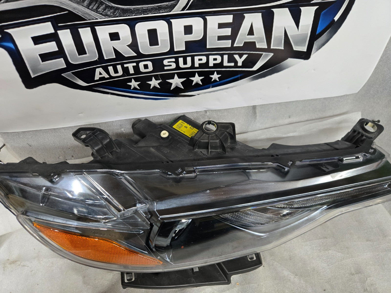 2017-2020 Maserati Levante Xenon Right HID Headlight 670034640 OEM COMPLETE