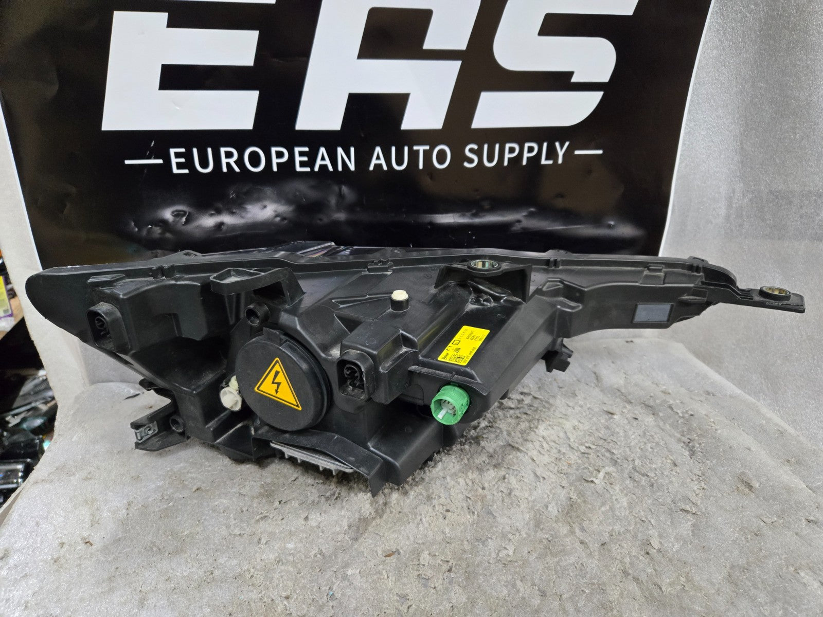 2017 - 2020 Maserati Levante M161 Left Driver Side Xenon Headlight OEM 670034642
