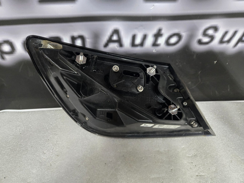 2021 2022 Maserati Quattroporte M156 LED Tail Light Lamp Right RH 20210204 OEM