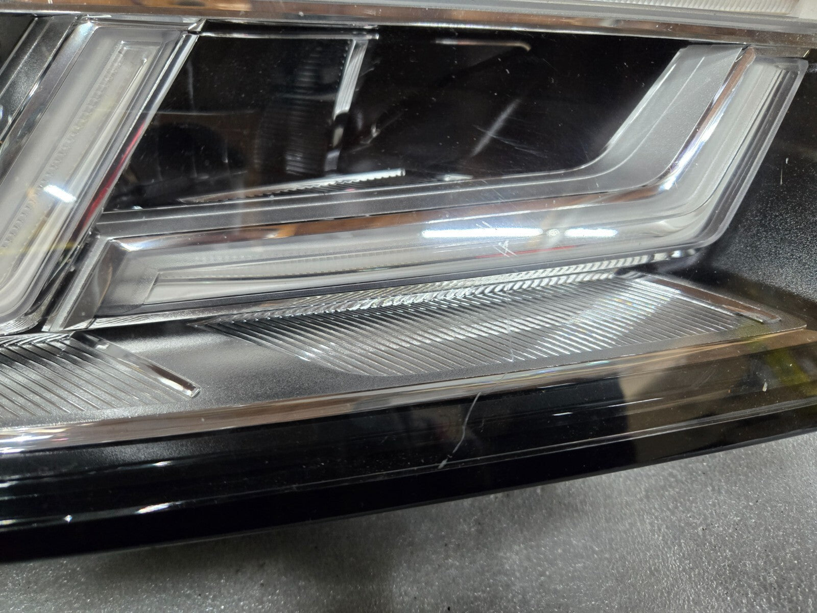 2018 2019 2020 Audi Q5 SQ5 LED Headlight Right Passenger Side RH OEM 80A941034E