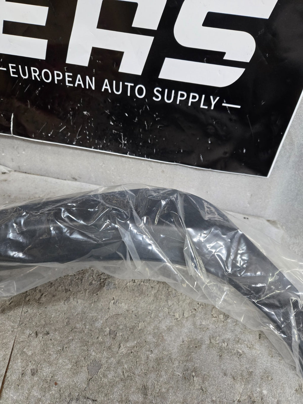 2020-2023 LAND ROVER DEFENDER REAR LEFT WHEEL MOLDING OEM NEW OEM N8BM-290E23-AA