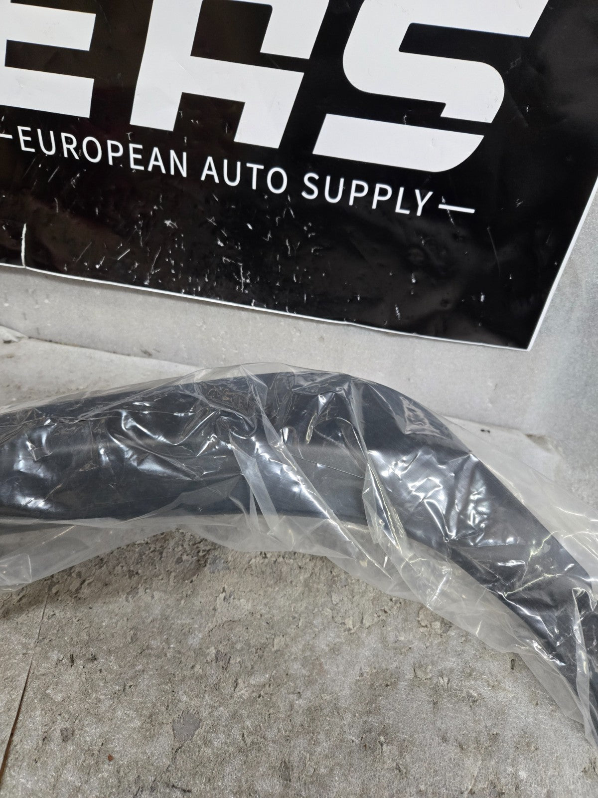 2020-2023 LAND ROVER DEFENDER REAR LEFT WHEEL MOLDING OEM NEW OEM N8BM-290E23-AA