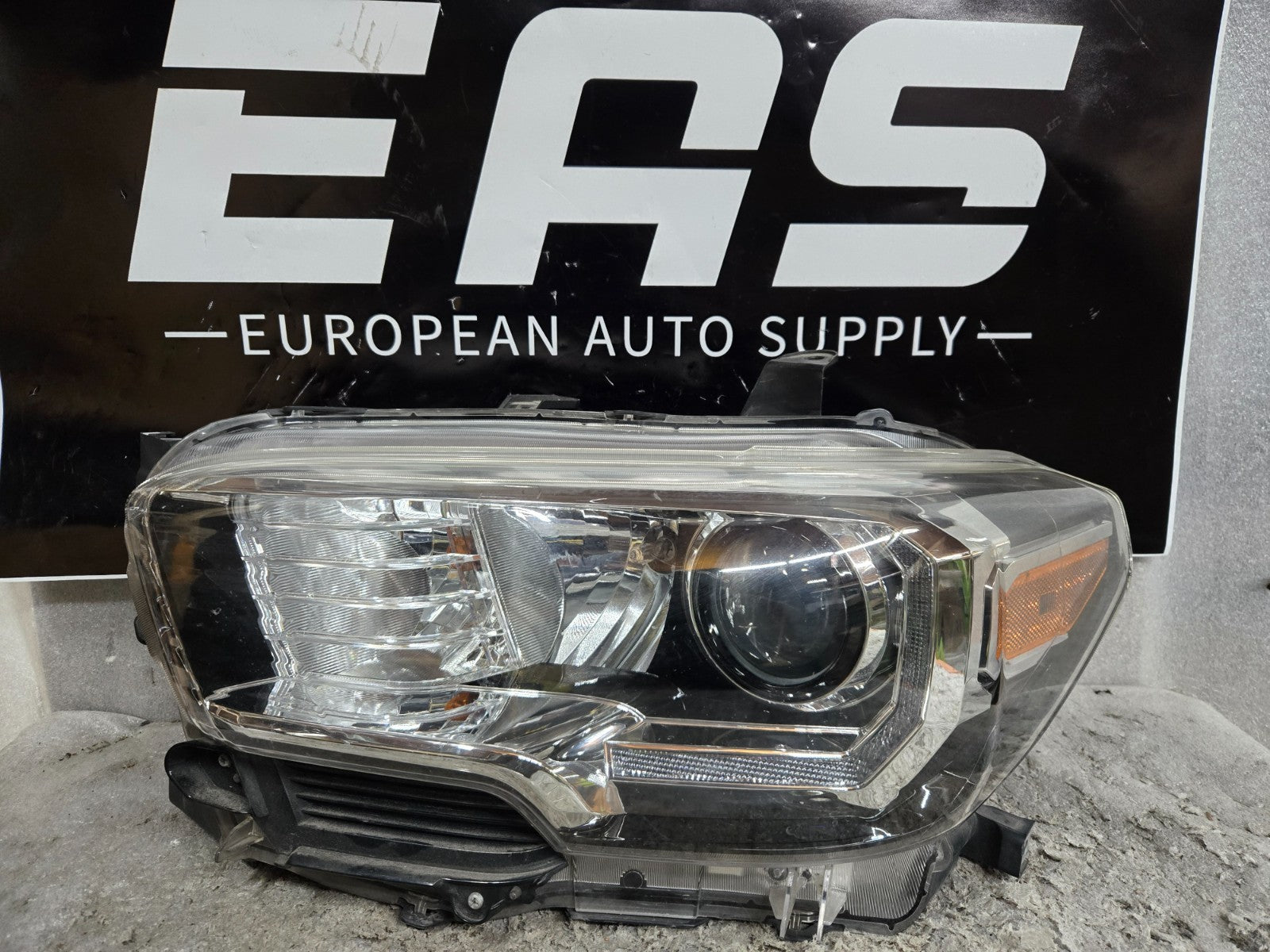 2016-2023 Toyota Tacoma Headlight Halogen LEFT LH Driver Side Genuine OEM