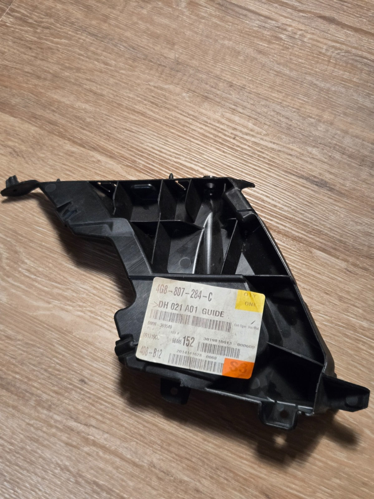 2013-2014 2016-2018 AUDI S7 - Front Right Bumper Guide Bracket 4G8807284C