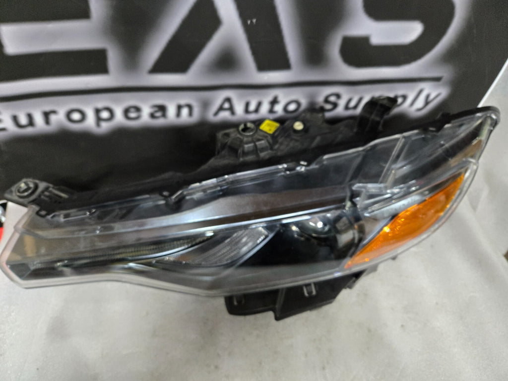 2017 - 2020 Maserati Levante LH Driver Xenon HID Non-AFS Headlight 670034642 OEM