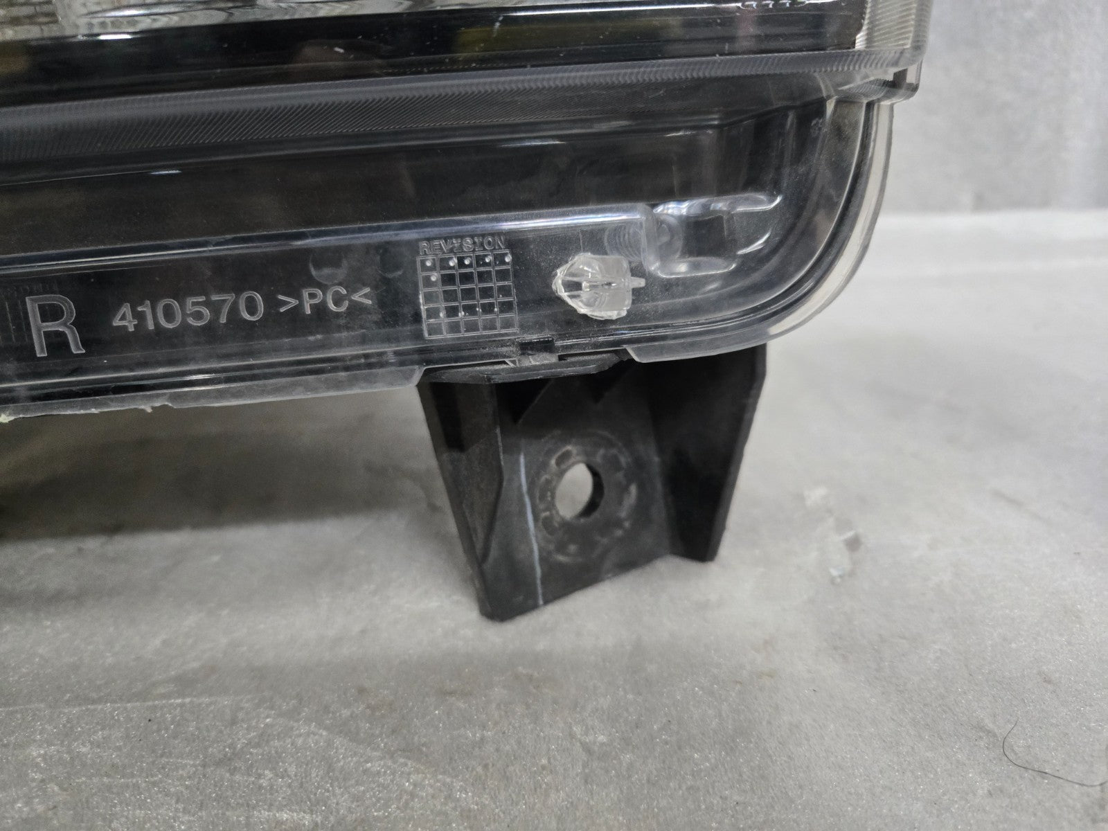 2014-2018 Dodge Durango HID Headlight Right RH Passenger Side 68184830AE OEM R
