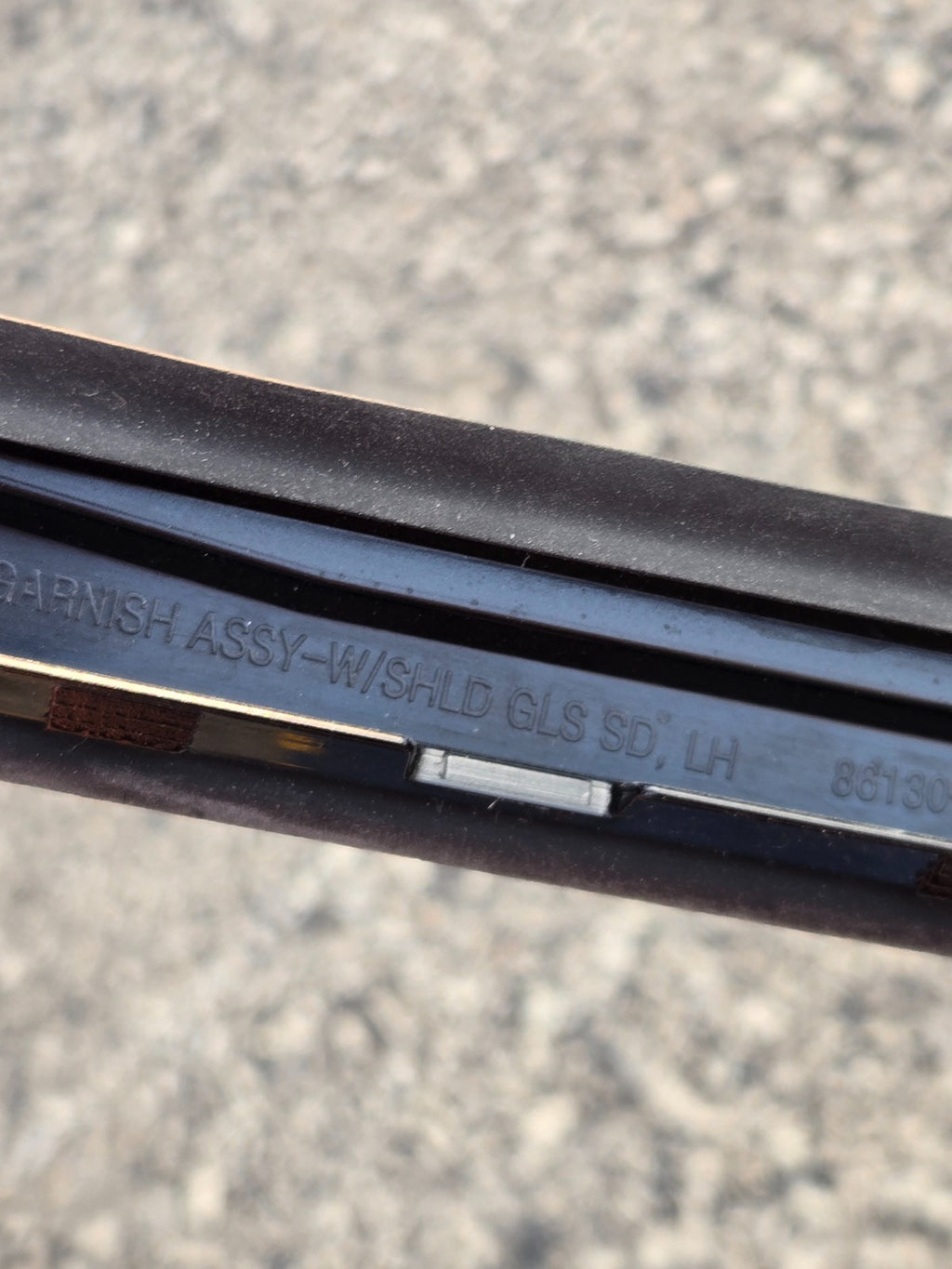 2019-2020 HYUNDAI SANTA FE FRONT LEFT LH WINDSHIELD MOLDING TRIM OEM 86130-S1000
