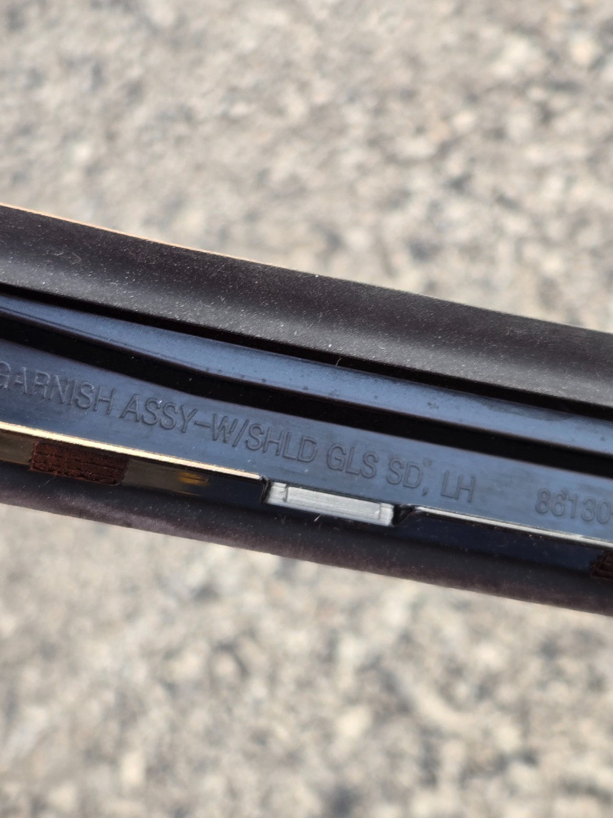2019-2020 HYUNDAI SANTA FE FRONT LEFT LH WINDSHIELD MOLDING TRIM OEM 86130-S1000