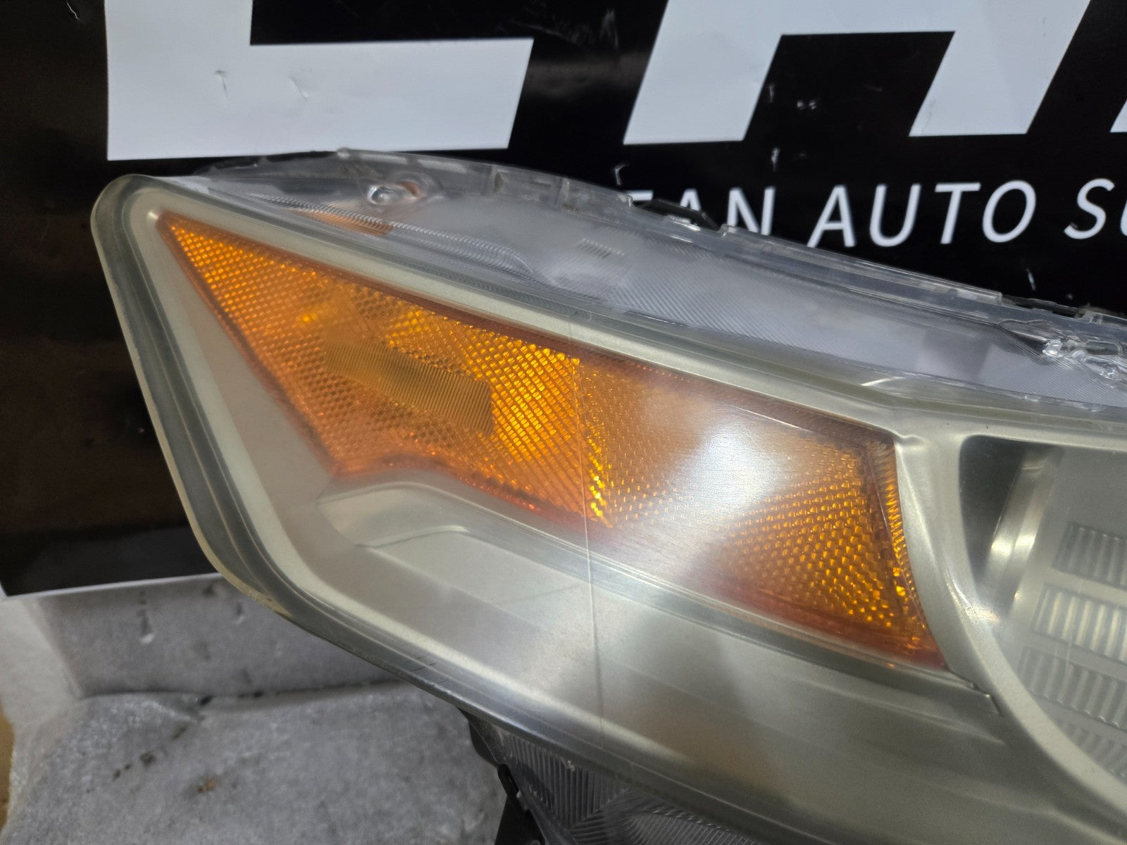 2009 2010 2011 Acura TL Sedan HID Xenon Headlight Right RH Passenger Side OEM