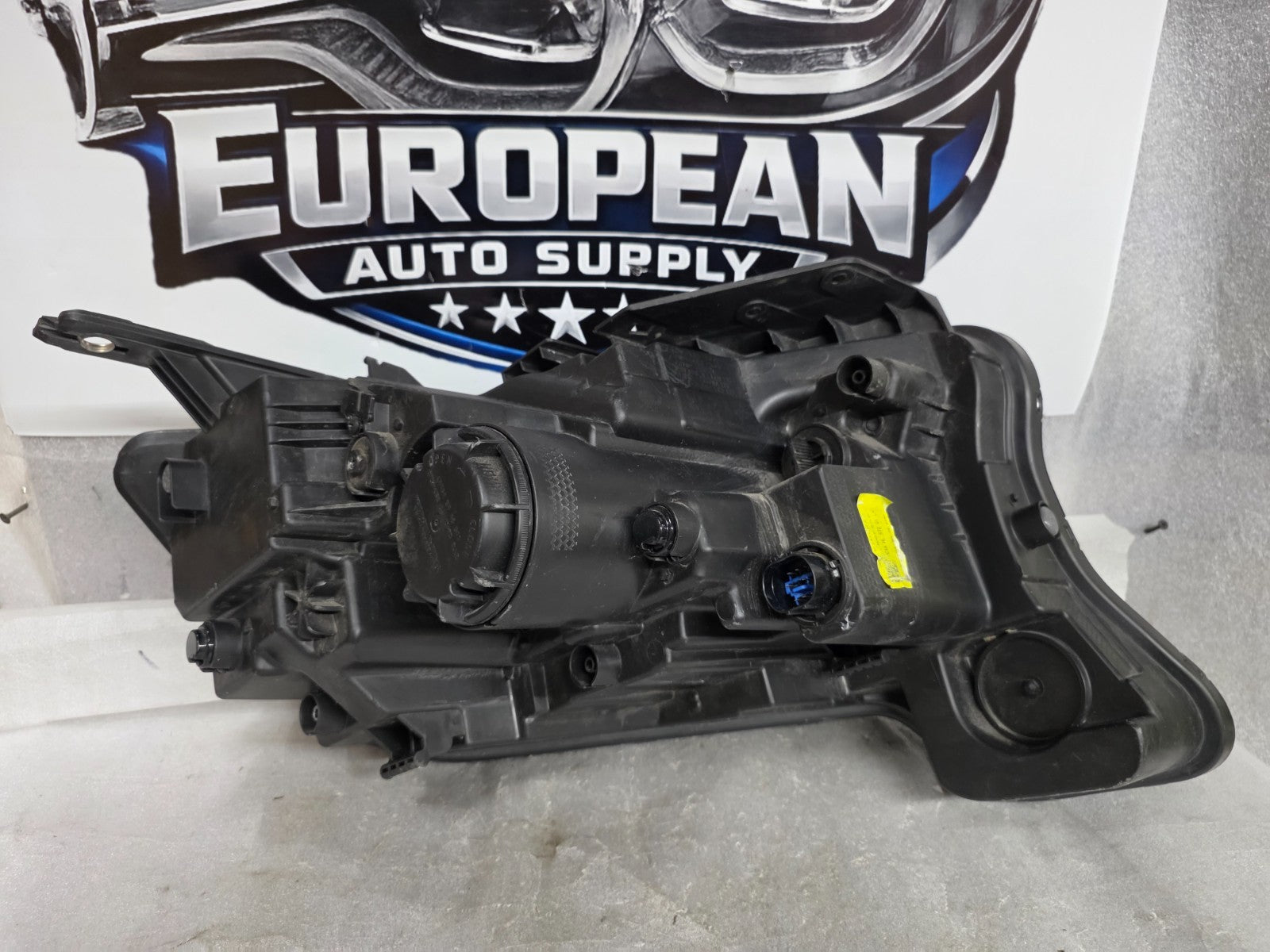 2021-2023 Kia Sorento Reflector LED Headlight Driver Left LH OEM 92101-R5220