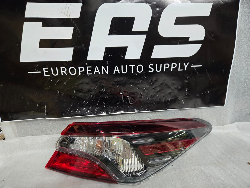 2018-2023 Toyota Camry Outer Tail Light Right RH Passenger Side OEM