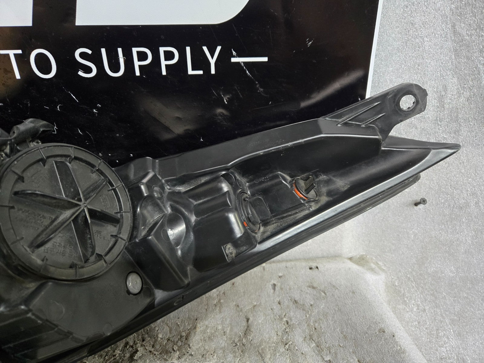 2011 2012 2013 Hyundai Elantra RH Right Passenger Halogen Headlight OEM 92102-3Y